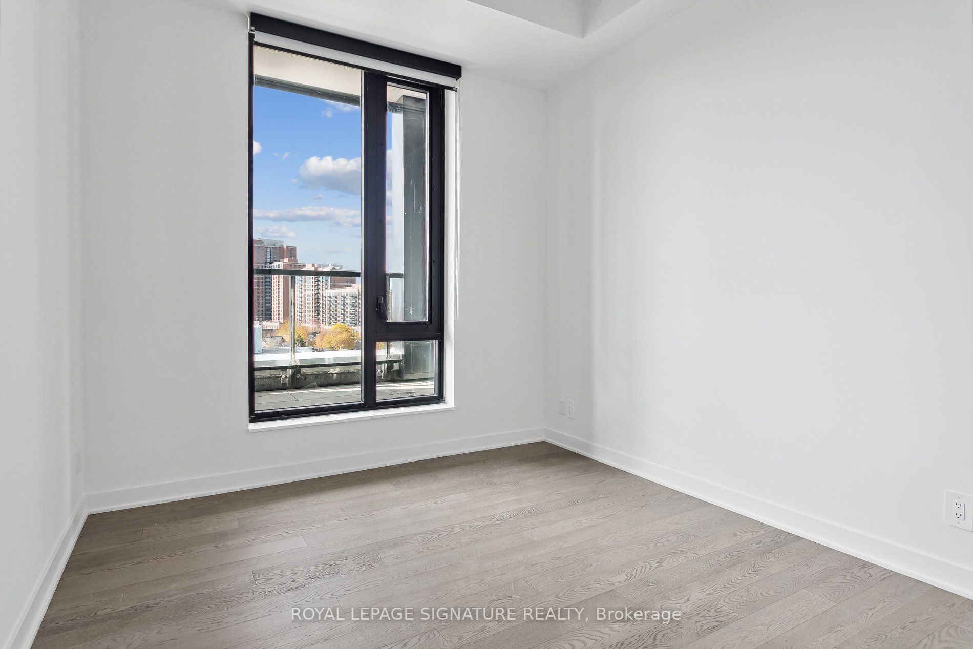 2720 Dundas St W, #805