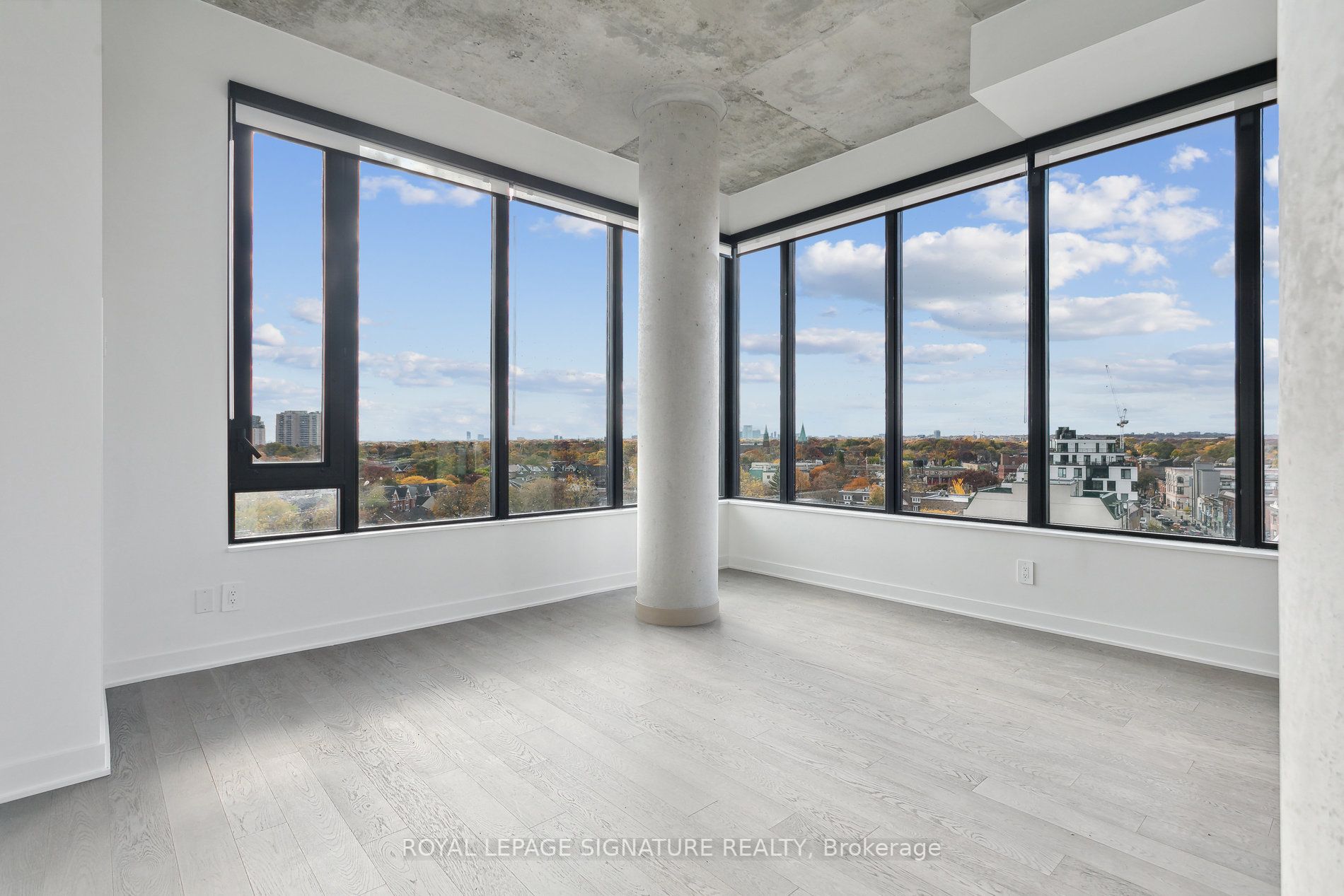 2720 Dundas St W, #805