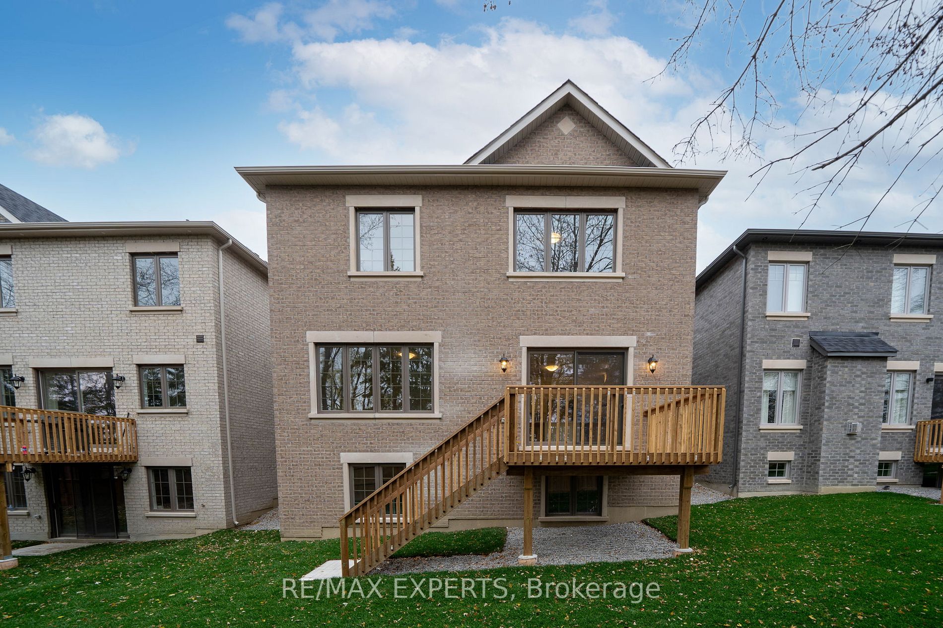 6 Clover Bend Terr