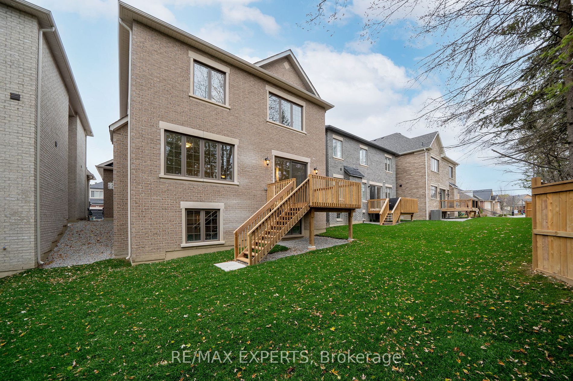 6 Clover Bend Terr