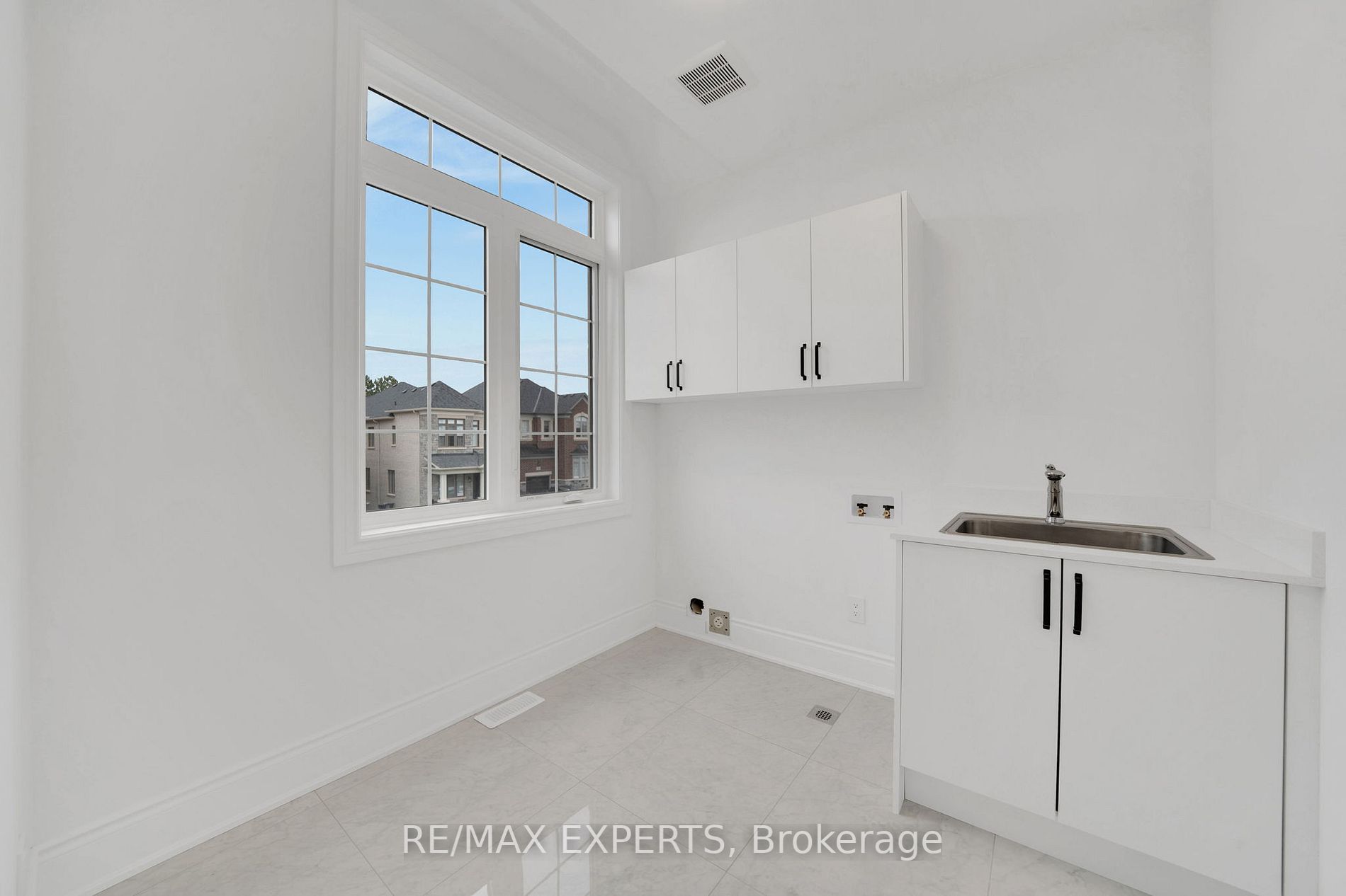 6 Clover Bend Terr