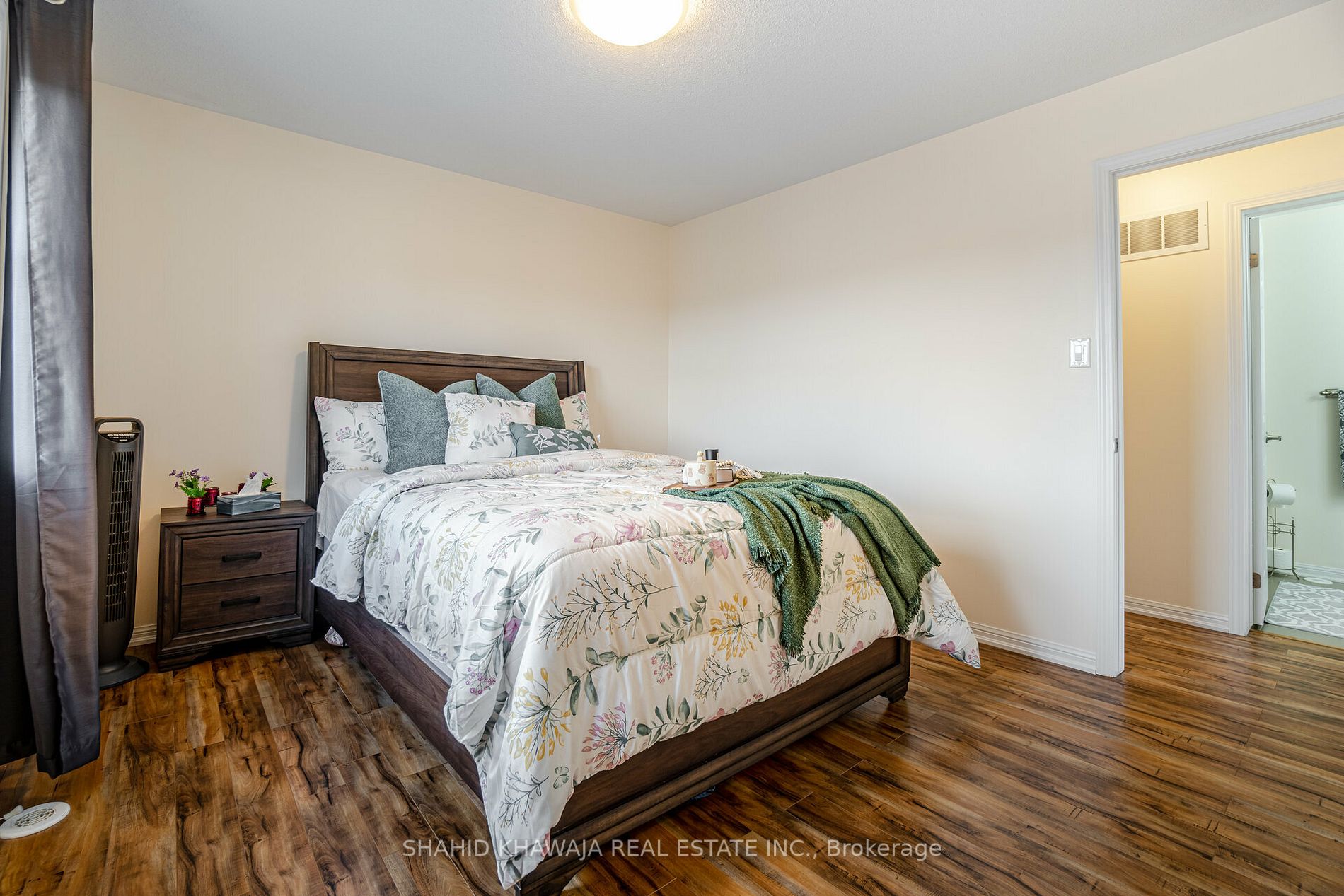 201 Woodley Cres