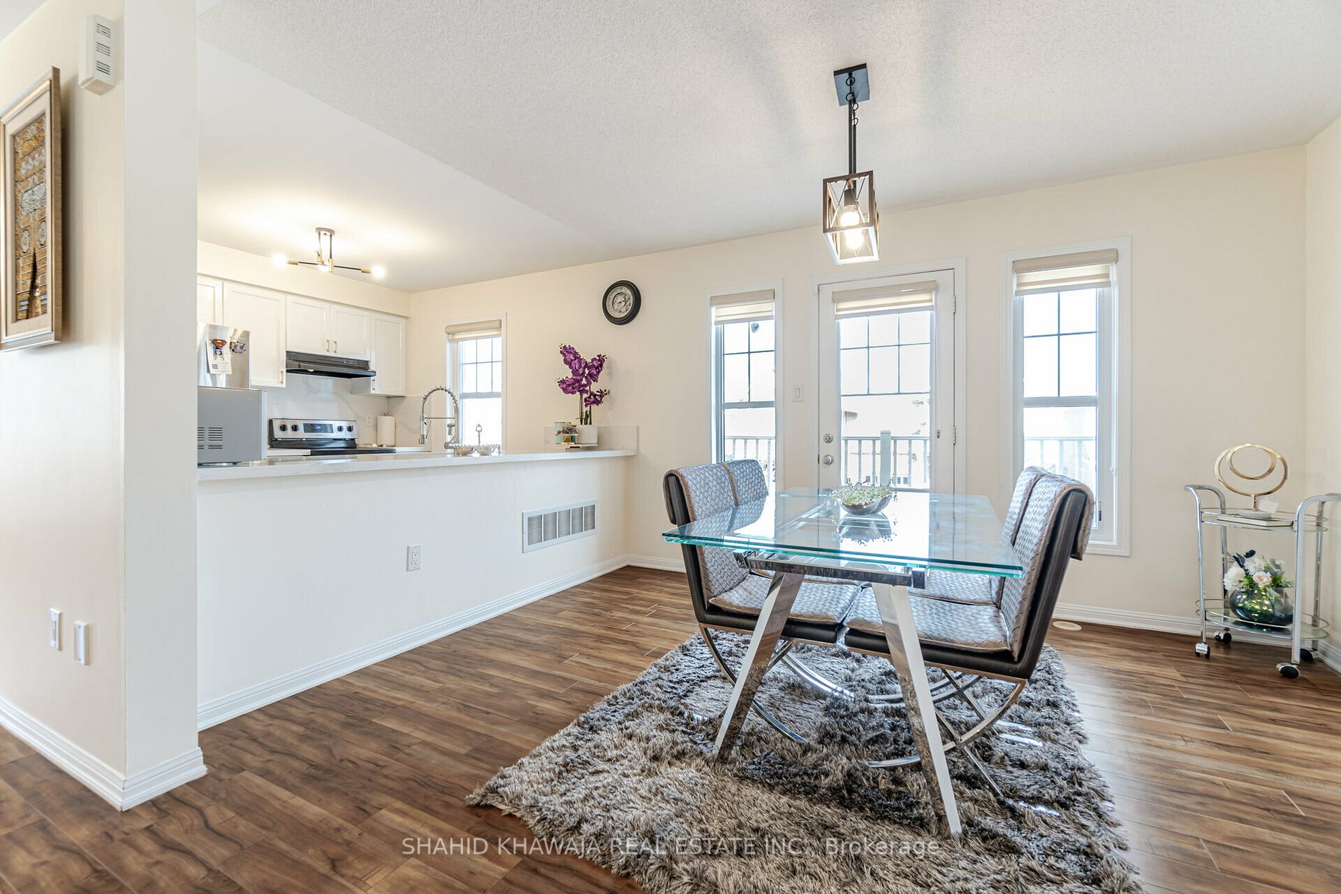 201 Woodley Cres