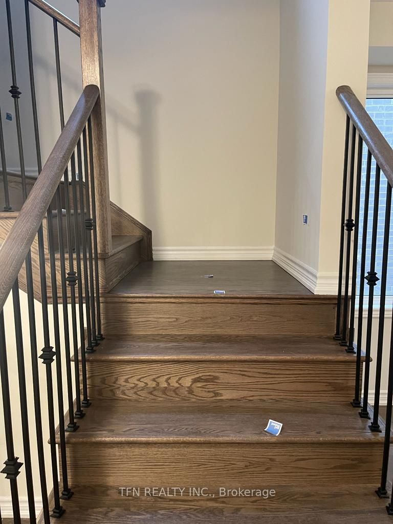 620 Leatherleaf Landing