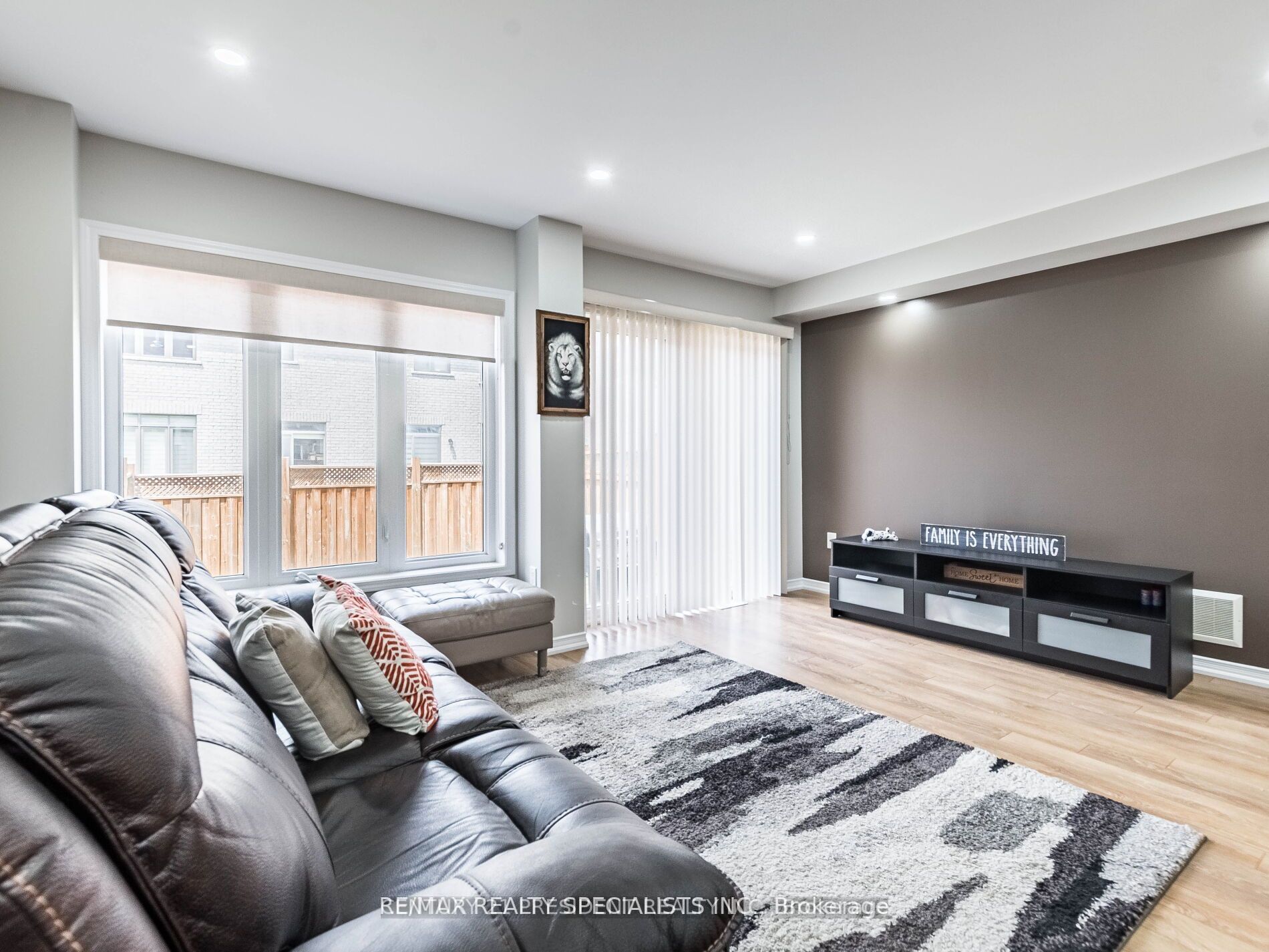 22 Golden Springs Dr