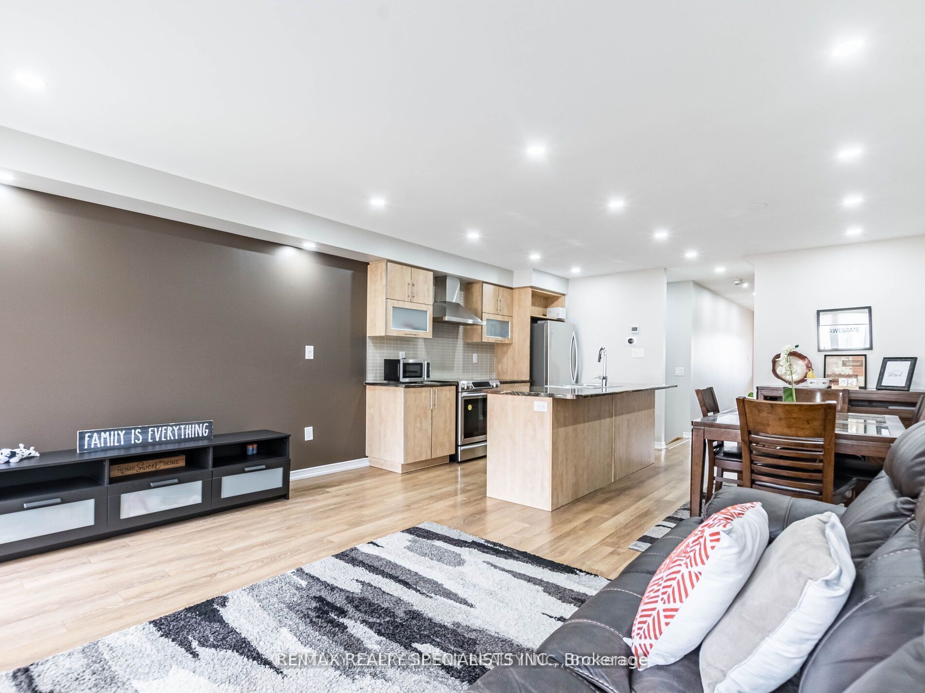 22 Golden Springs Dr
