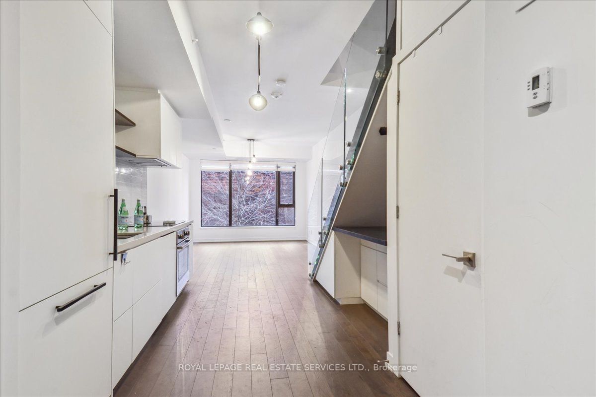 35 Wabash Ave, #330