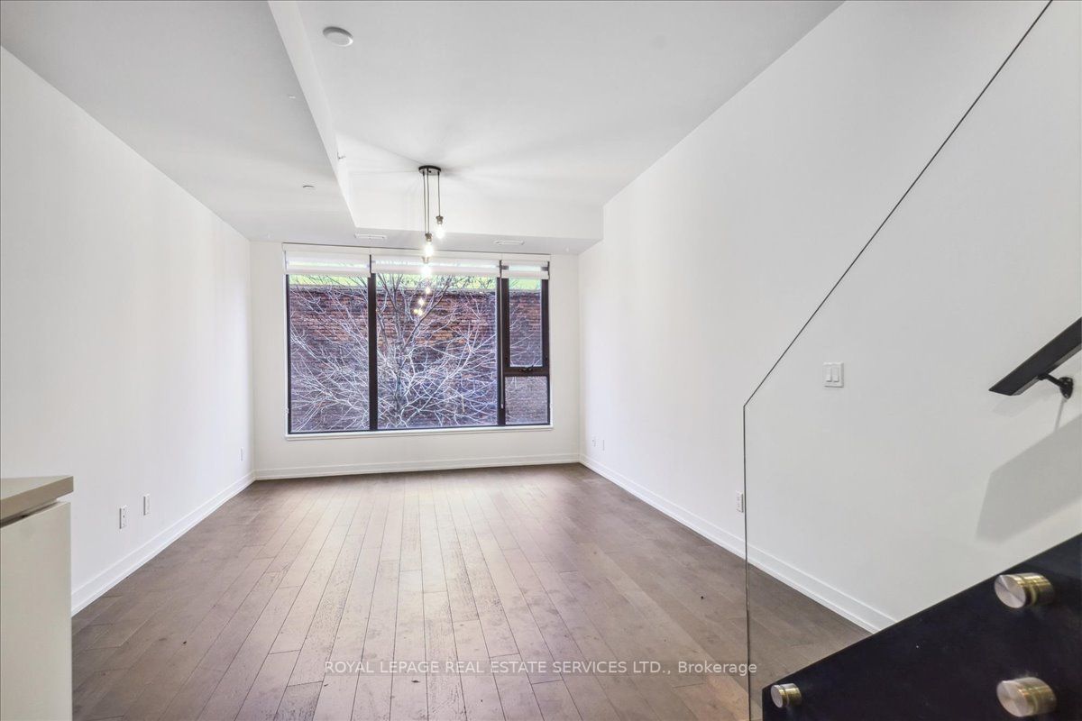 35 Wabash Ave, #330