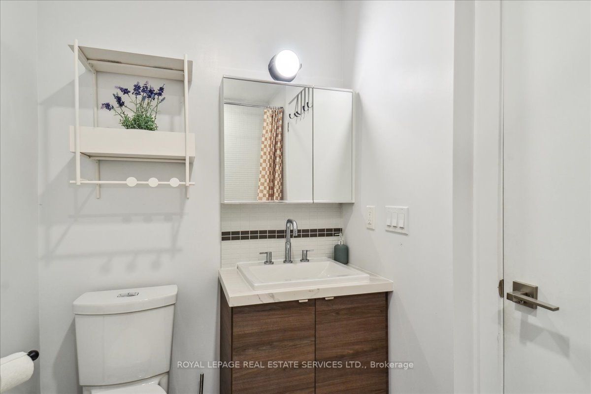 35 Wabash Ave, #330