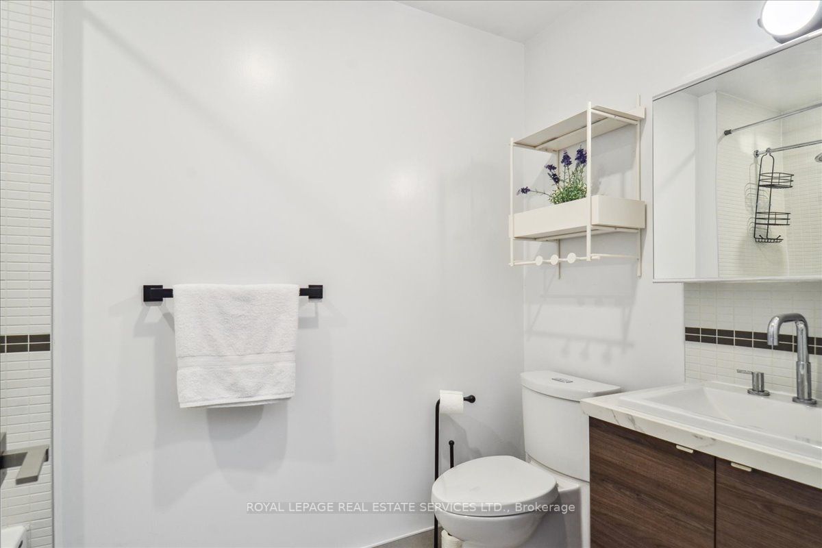 35 Wabash Ave, #330