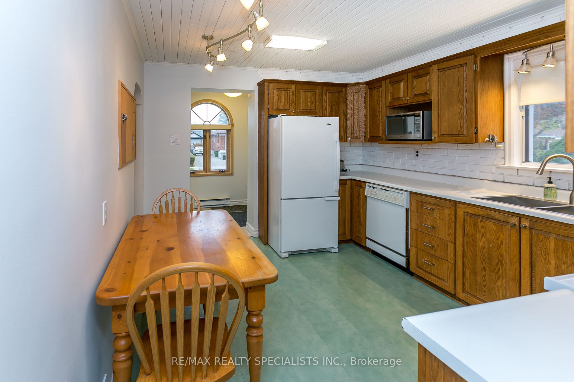 244 Sheldon Ave