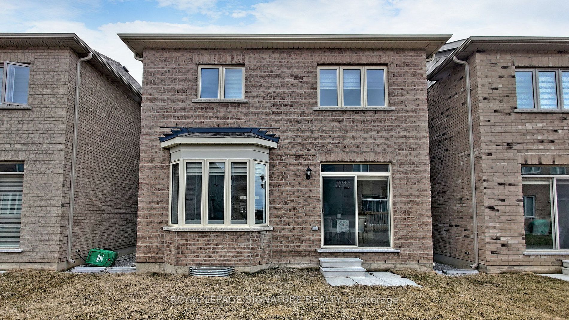 138 Finegan Circ, #Upper