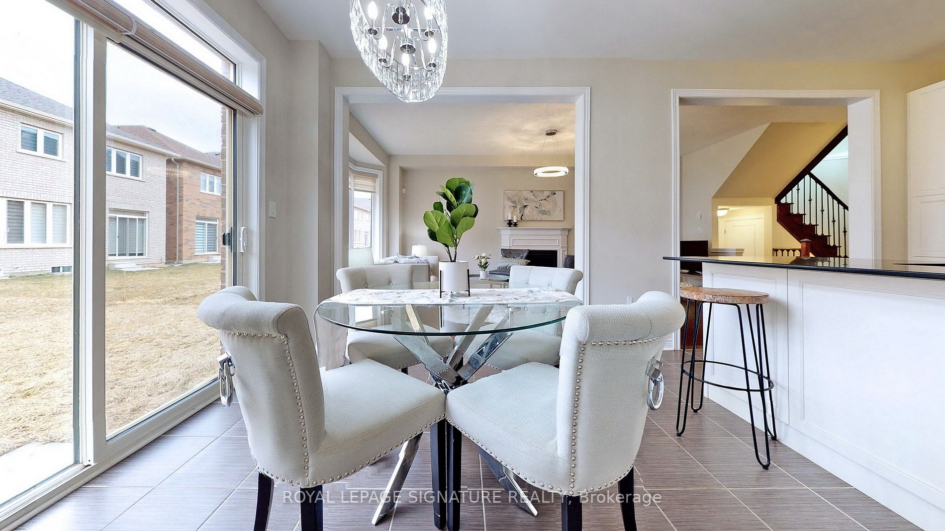 138 Finegan Circ, #Upper