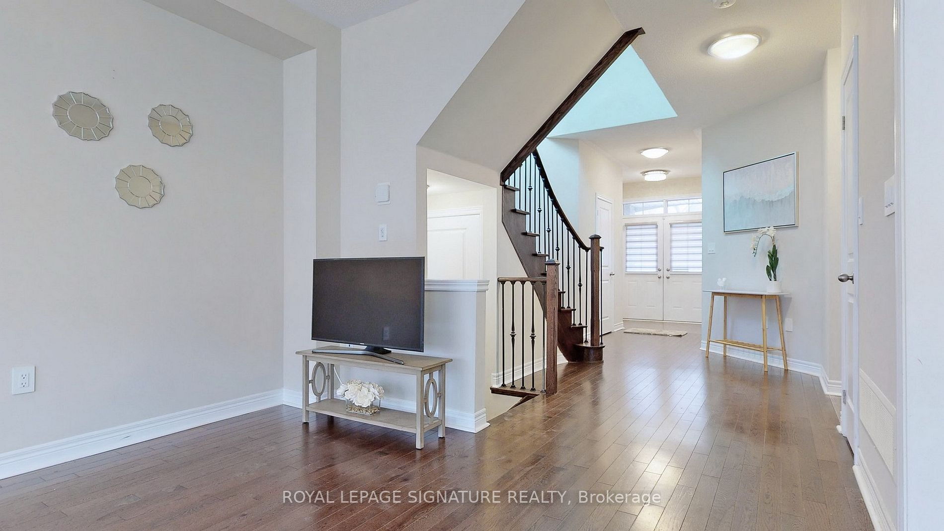 138 Finegan Circ, #Upper