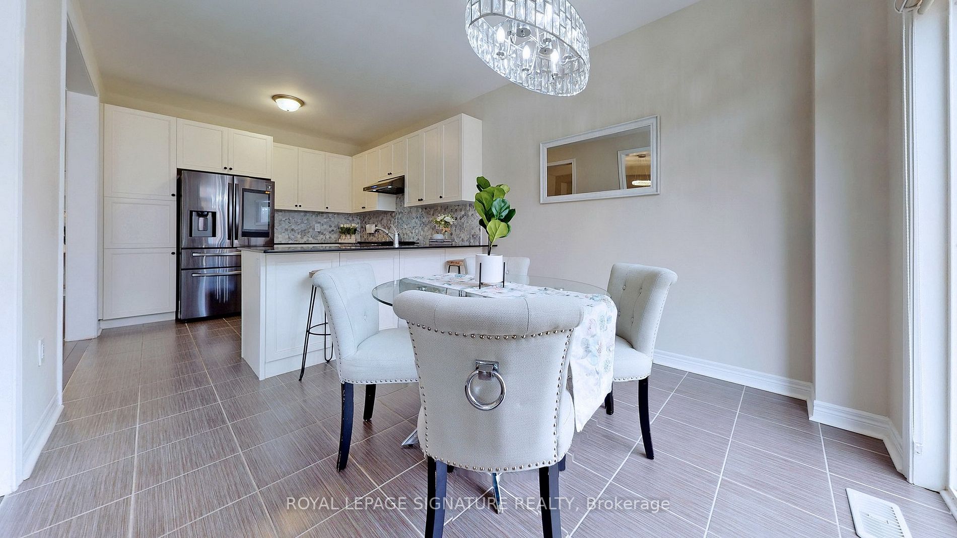 138 Finegan Circ, #Upper