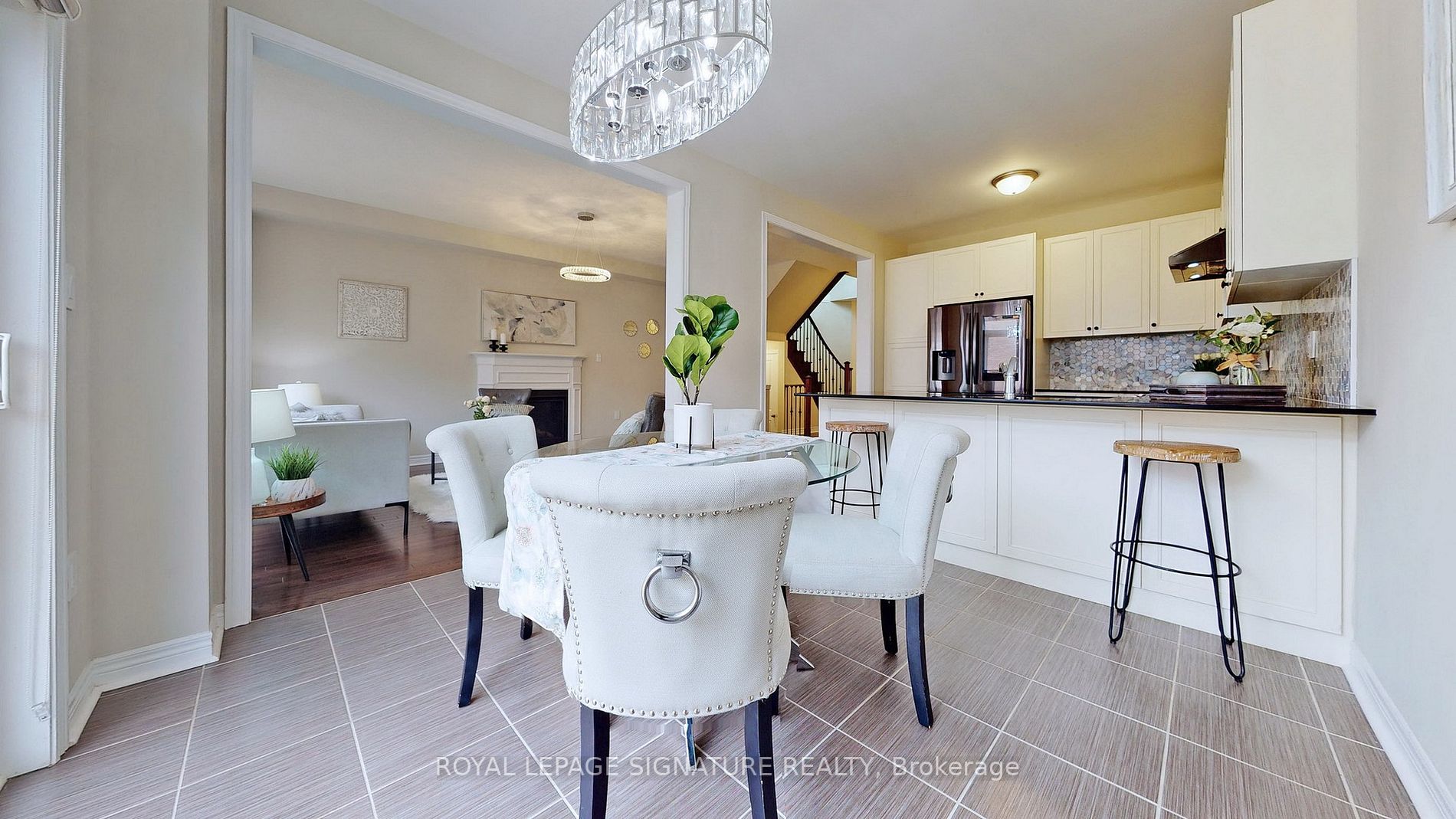 138 Finegan Circ, #Upper