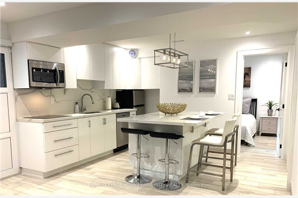 7 Van Dusen Blvd, Toronto