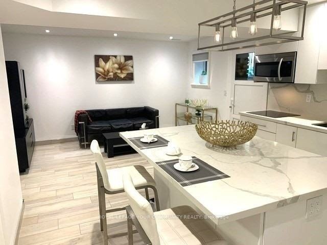 7 Van Dusen Blvd