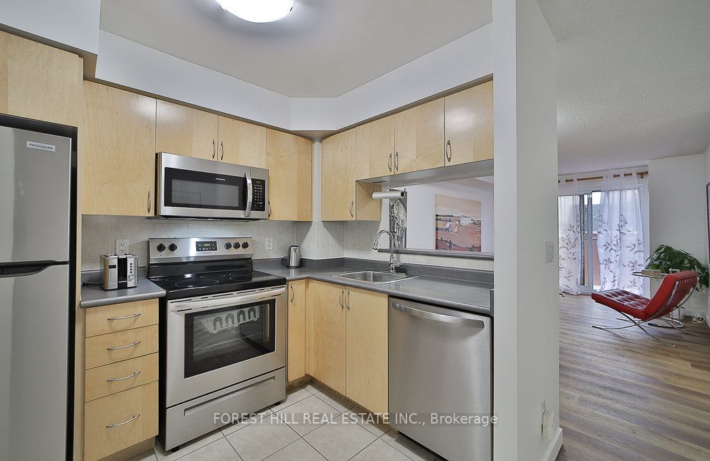 4 Elsinore Path, #313
