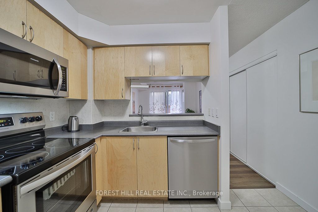 4 Elsinore Path, #313
