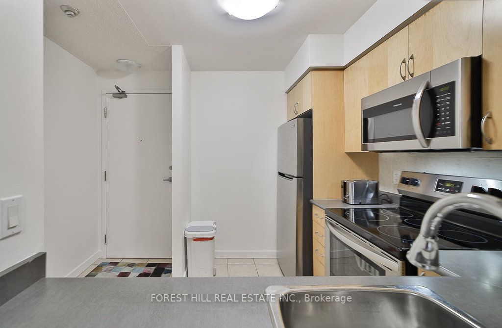 4 Elsinore Path, #313