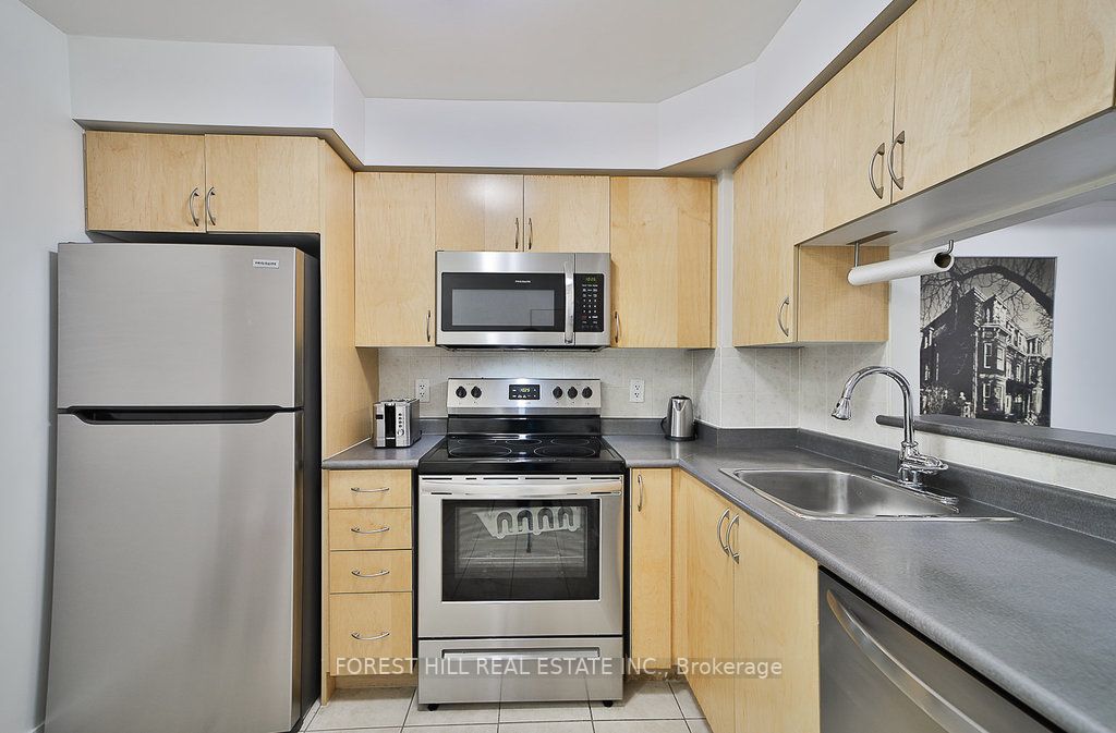 4 Elsinore Path, #313