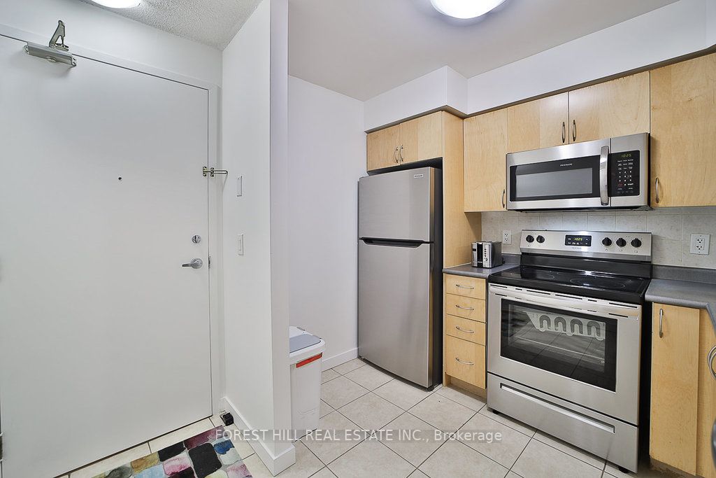4 Elsinore Path, #313