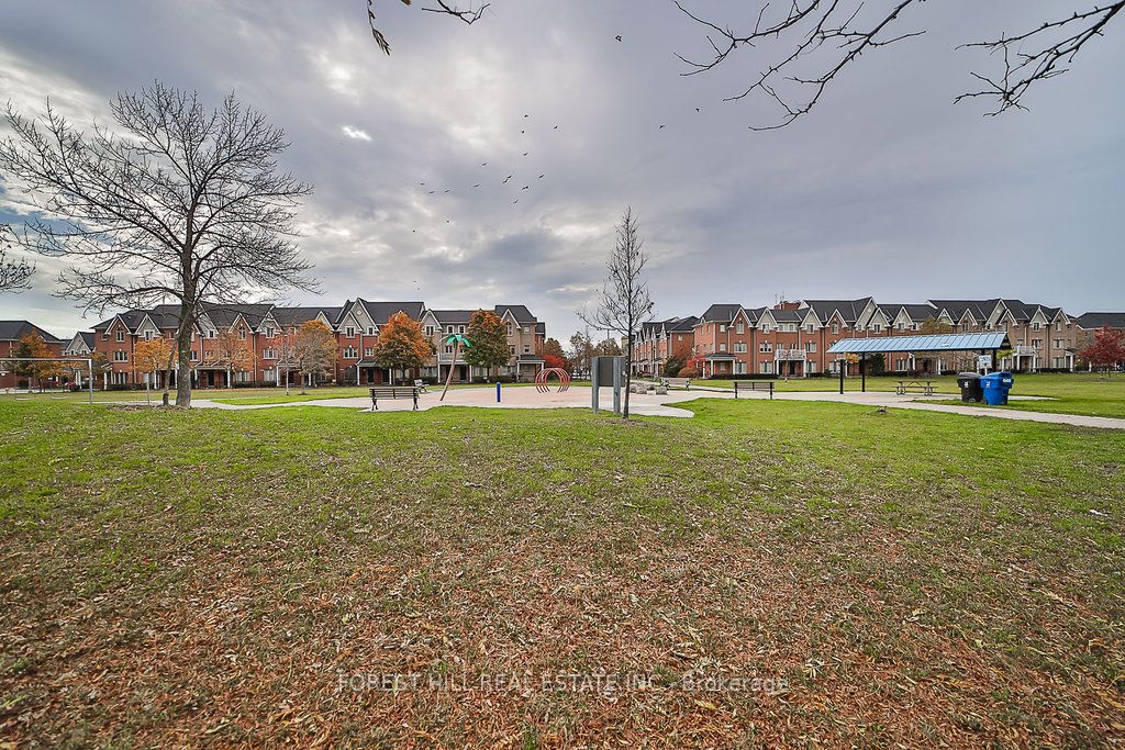 4 Elsinore Path, #313