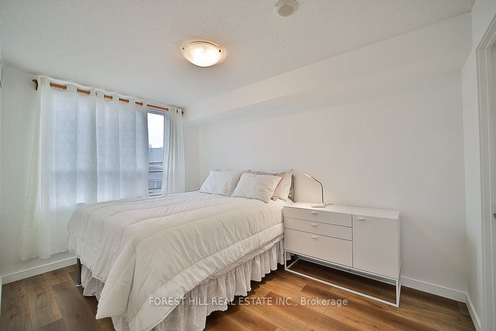 4 Elsinore Path, #313