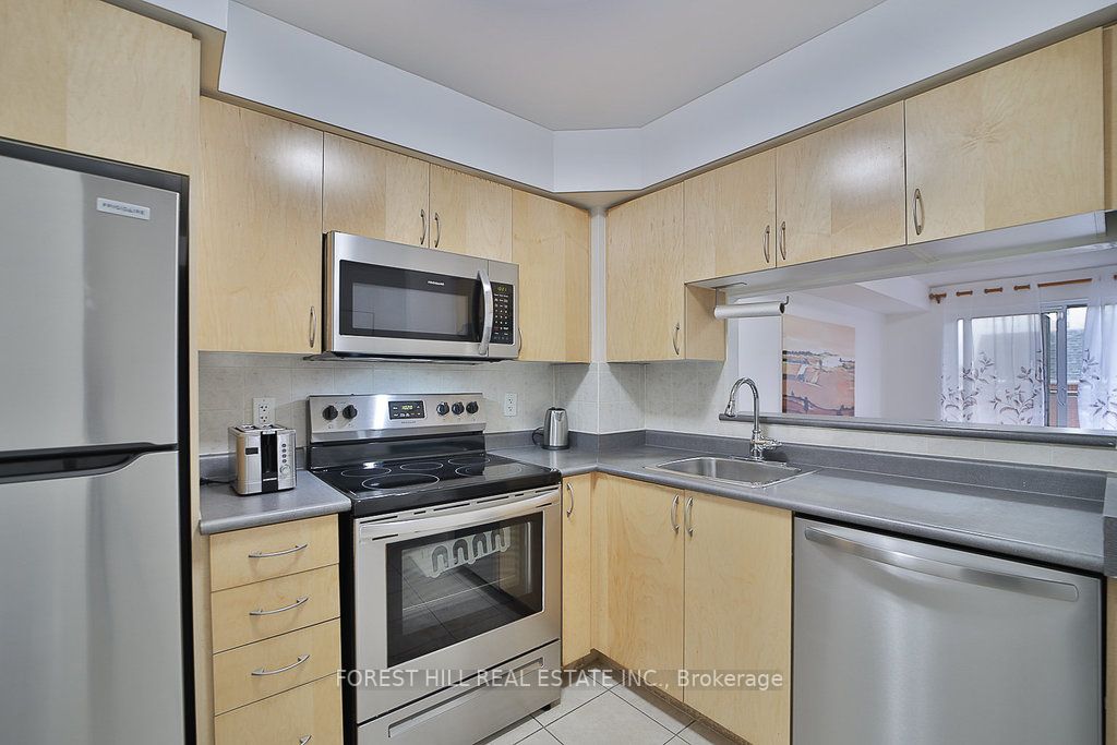 4 Elsinore Path, #313