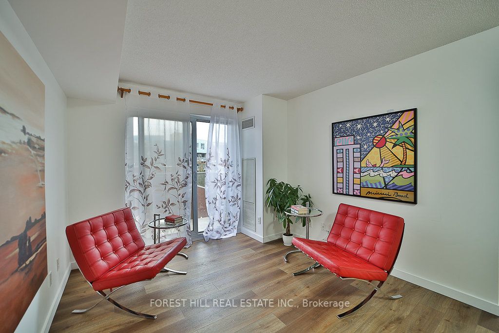 4 Elsinore Path, #313