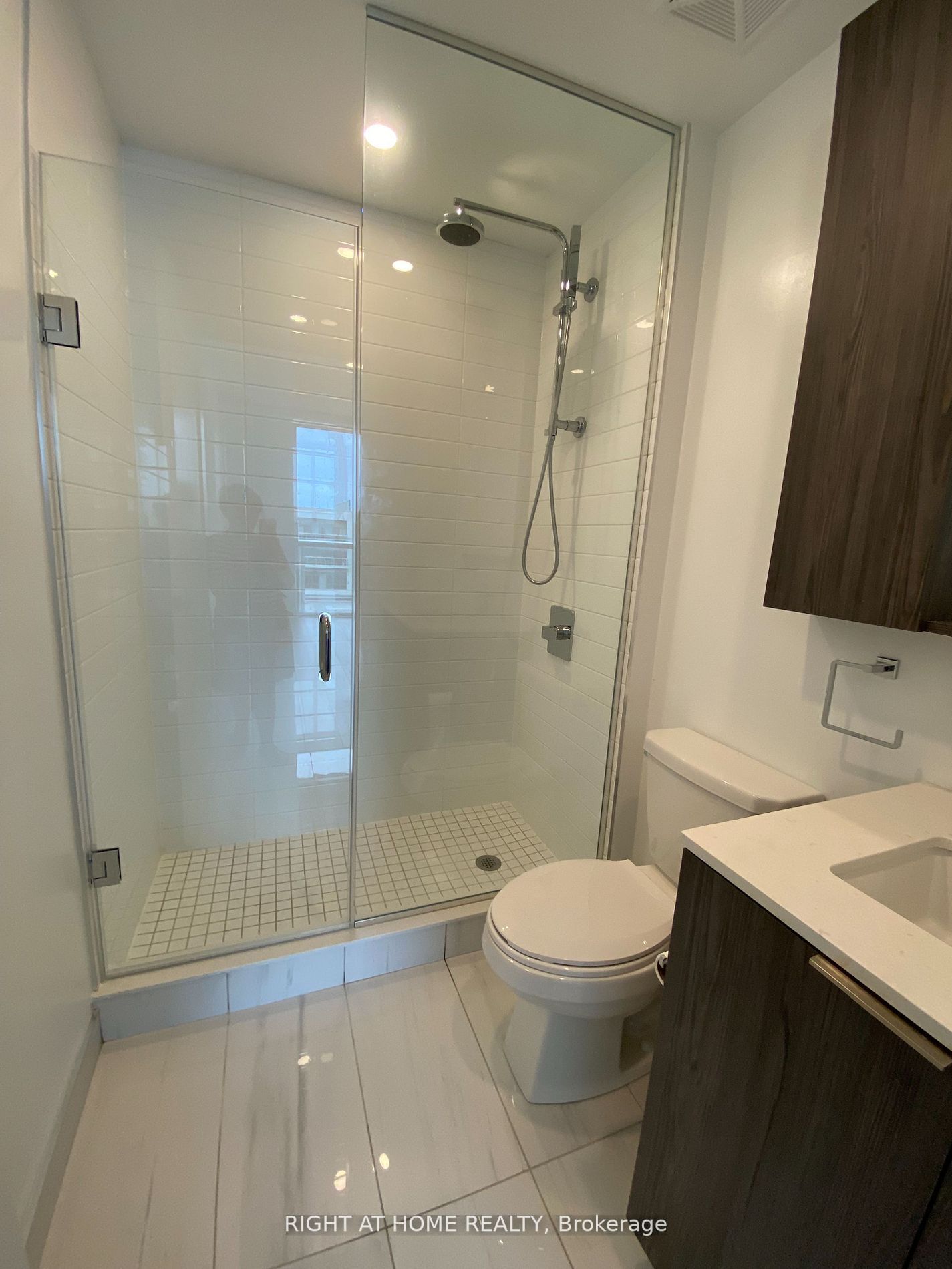 70 Annie Craig Dr W, #413