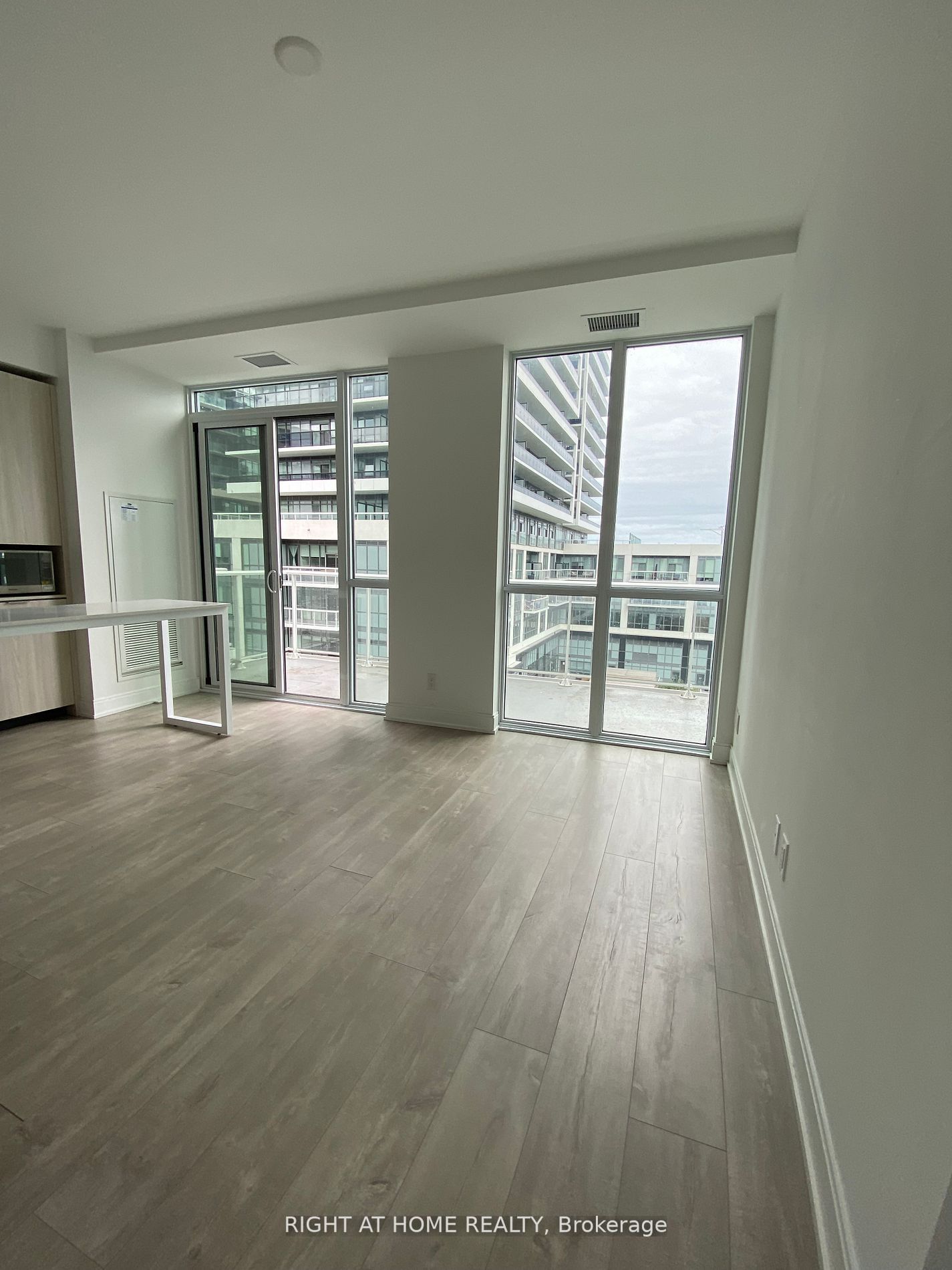 70 Annie Craig Dr W, #413