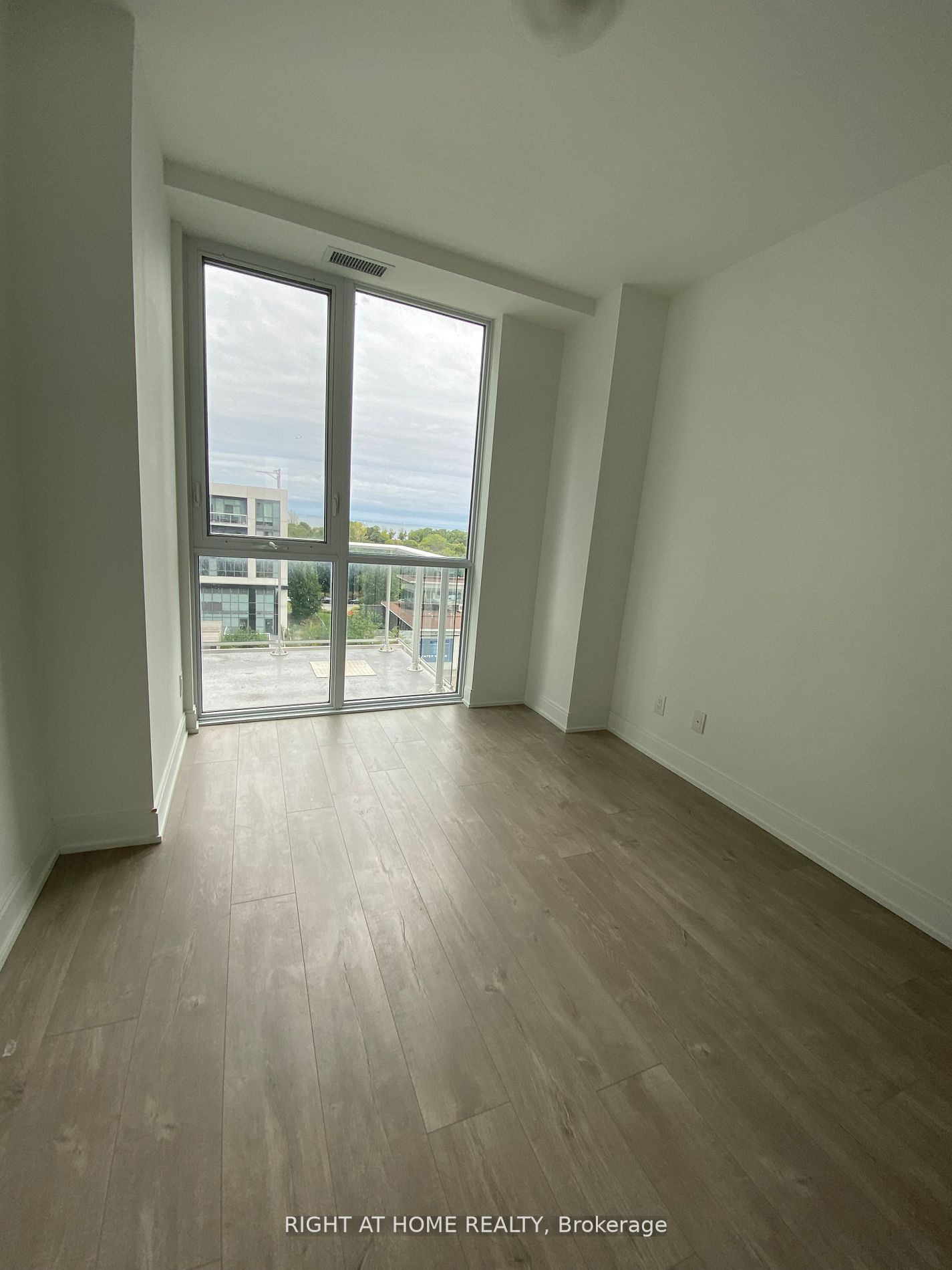 70 Annie Craig Dr W, #413