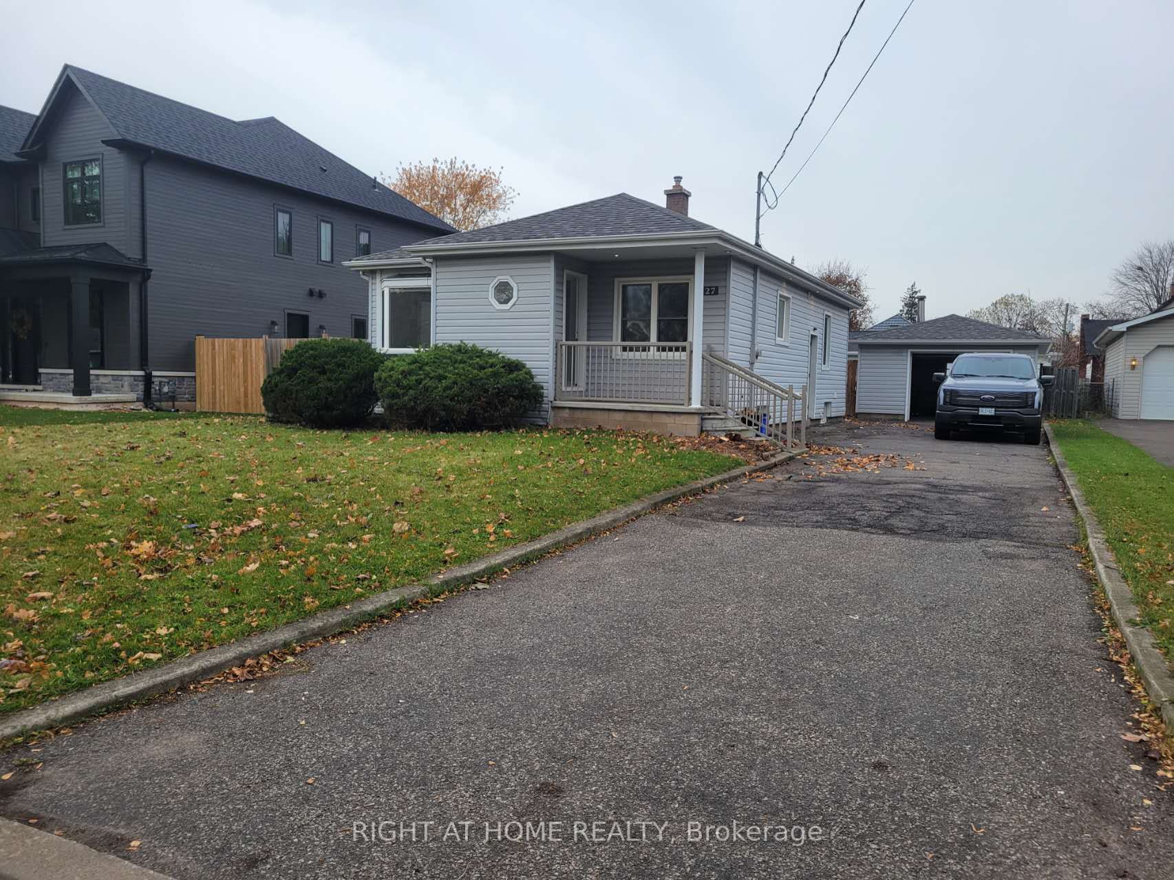 27 John St, #Main Fl