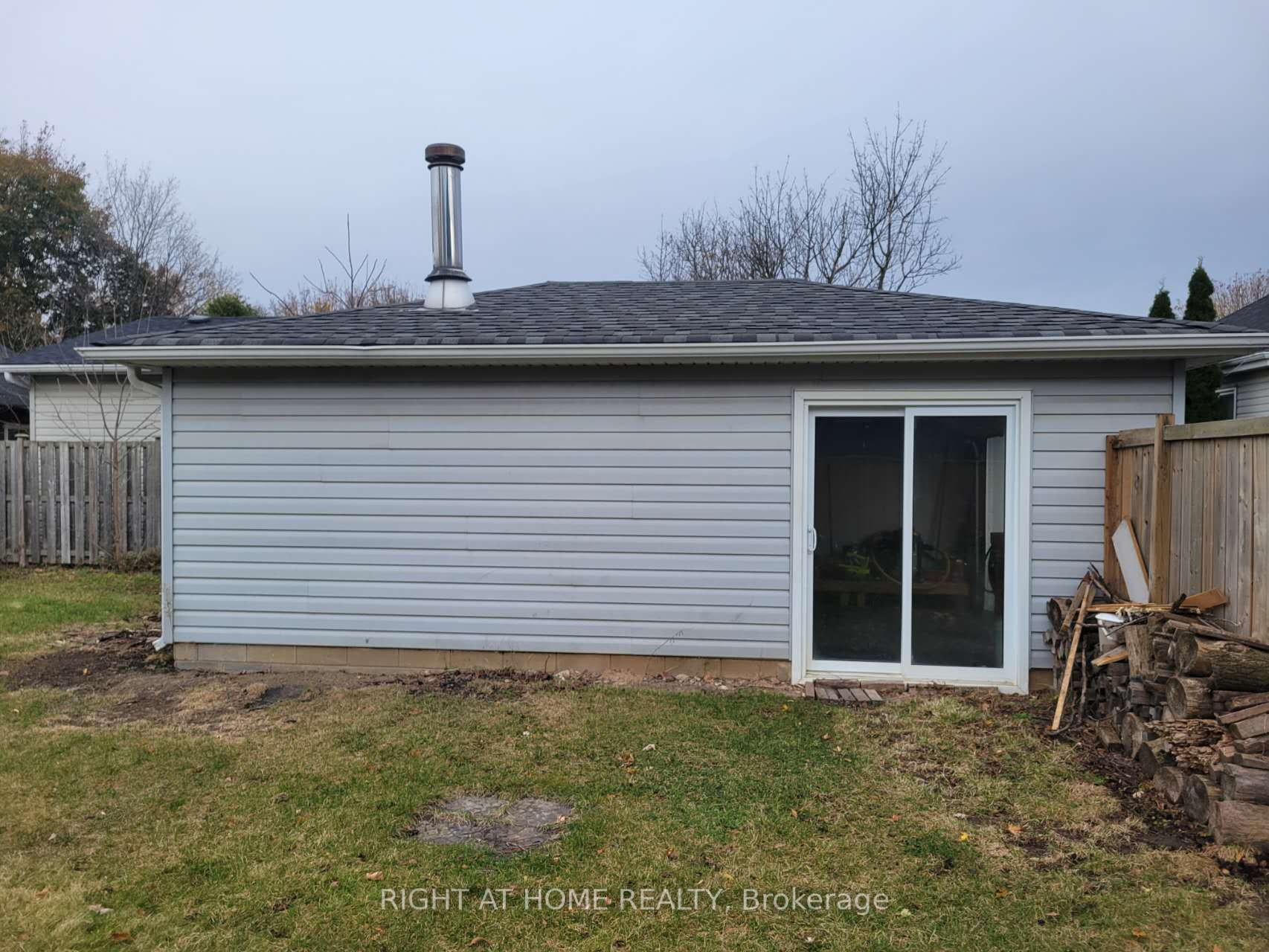 27 John St, #Main Fl