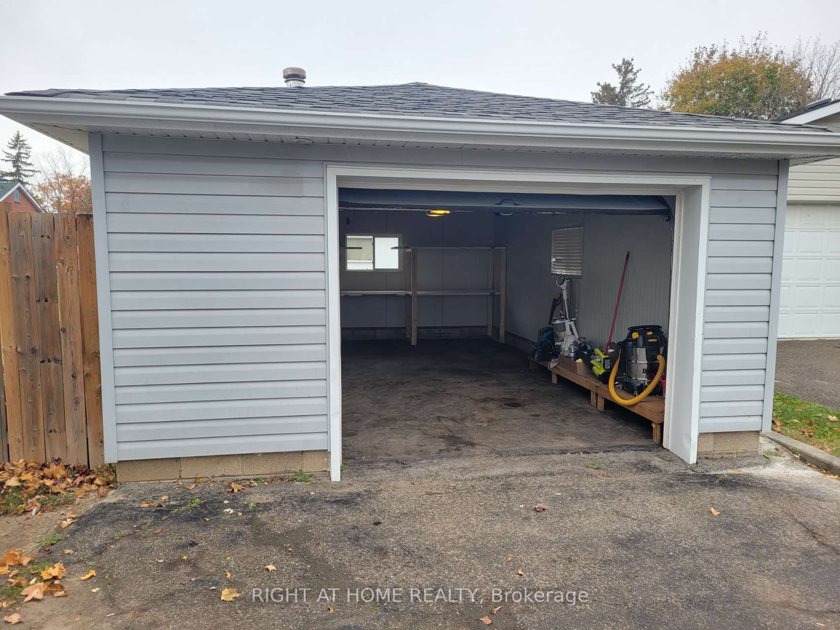 27 John St, #Main Fl
