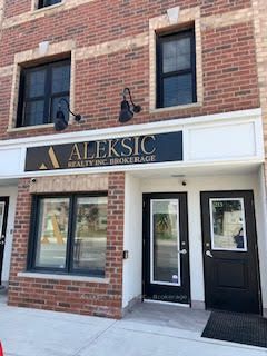 760 Lakeshore Rd E, #107