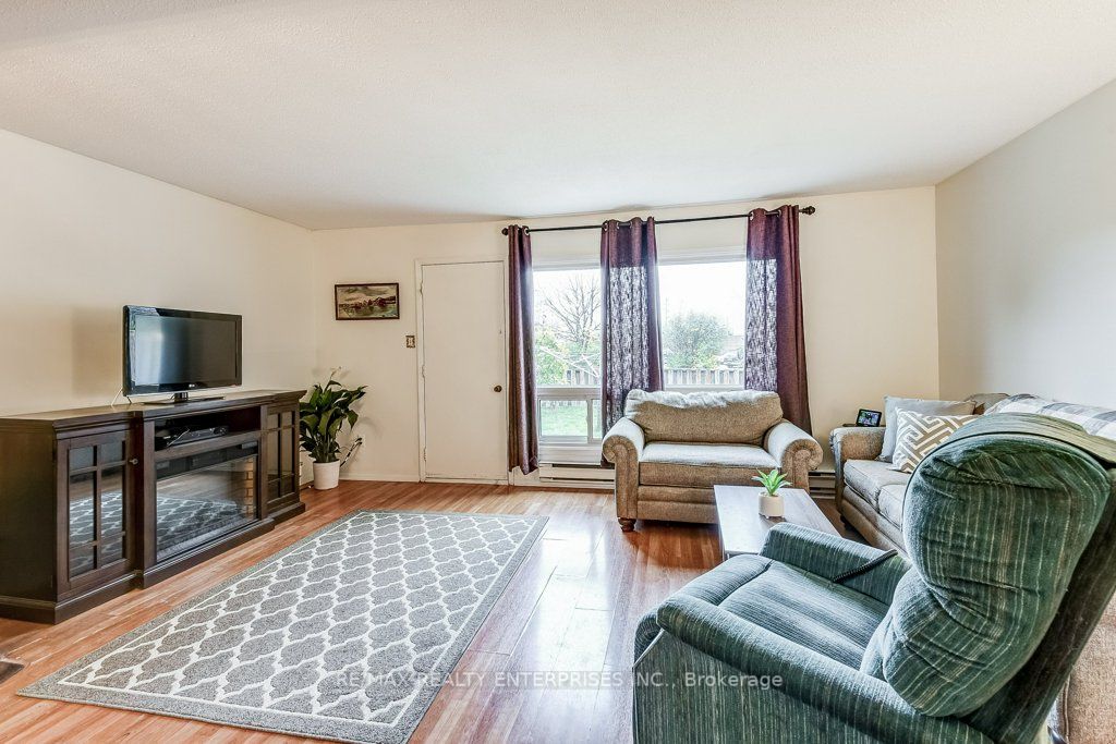 35 Scottsdale Crt