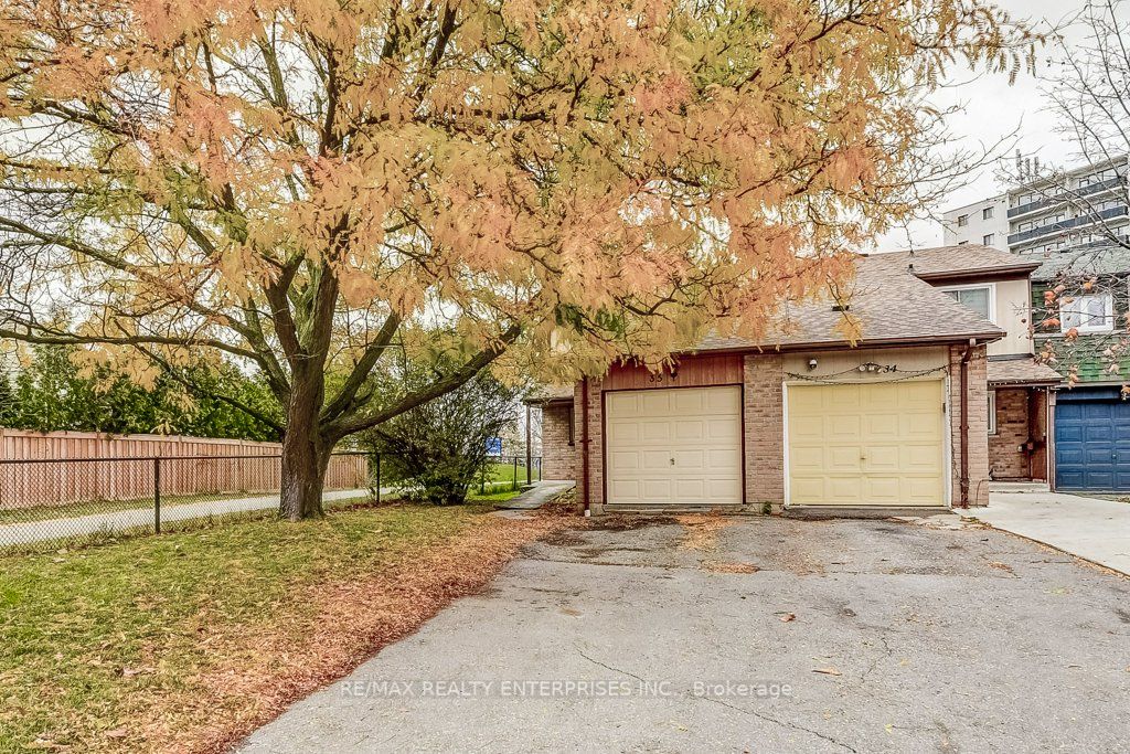 35 Scottsdale Crt