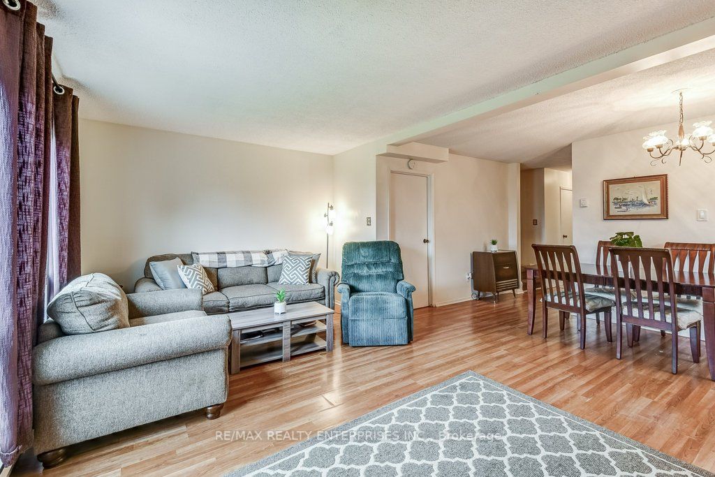 35 Scottsdale Crt