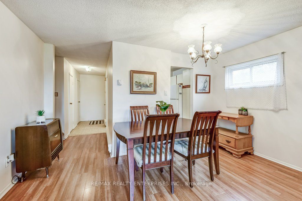 35 Scottsdale Crt