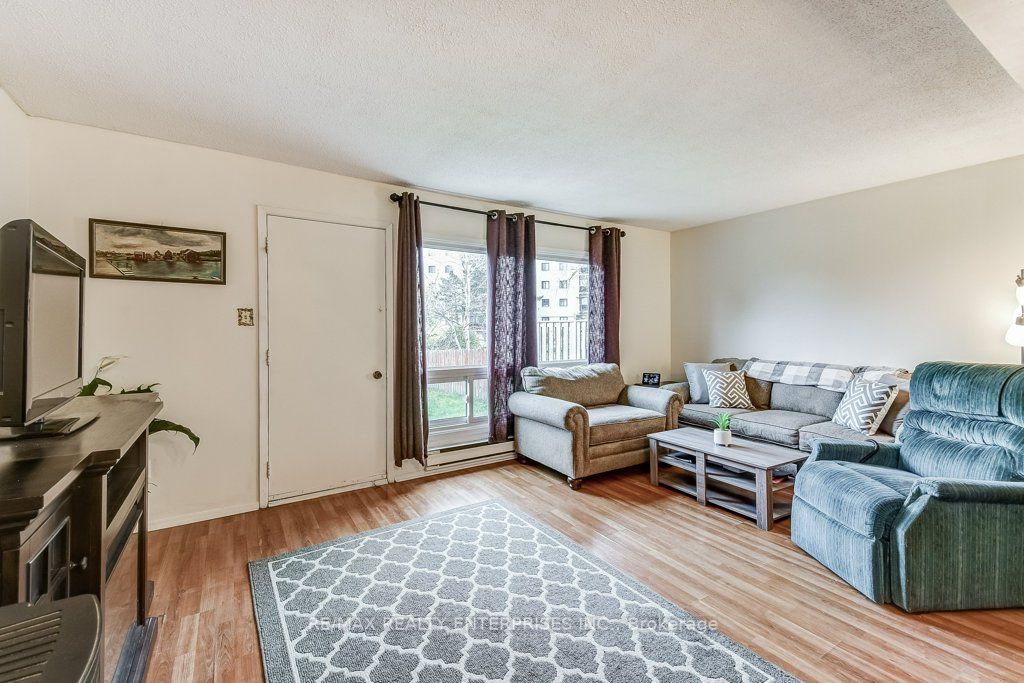 35 Scottsdale Crt