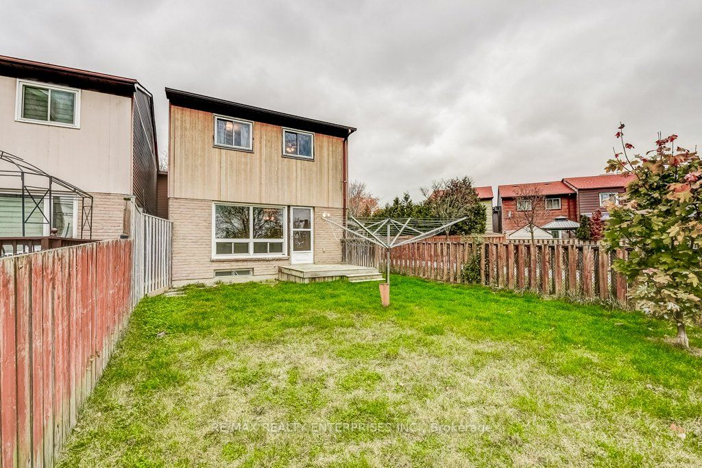 35 Scottsdale Crt