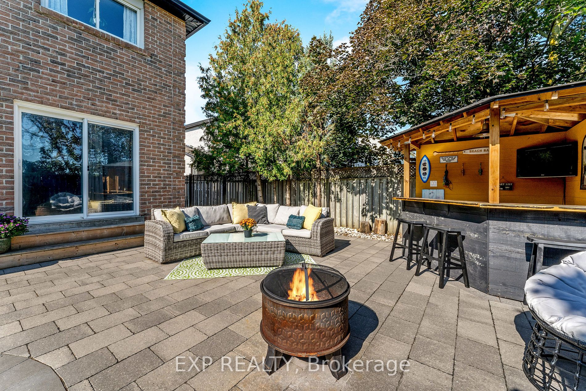 602 Sunnyvale Cres