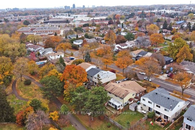 3265 Chokecherry Cres