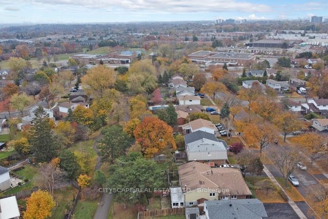3265 Chokecherry Cres