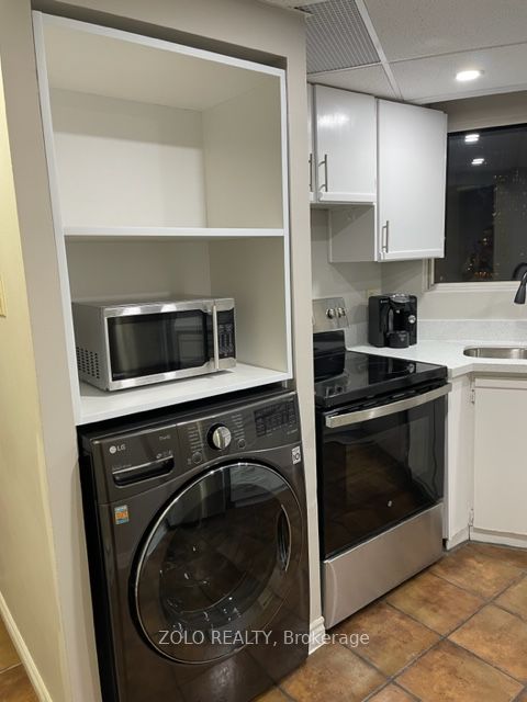 3700 Kaneff Cres, #802