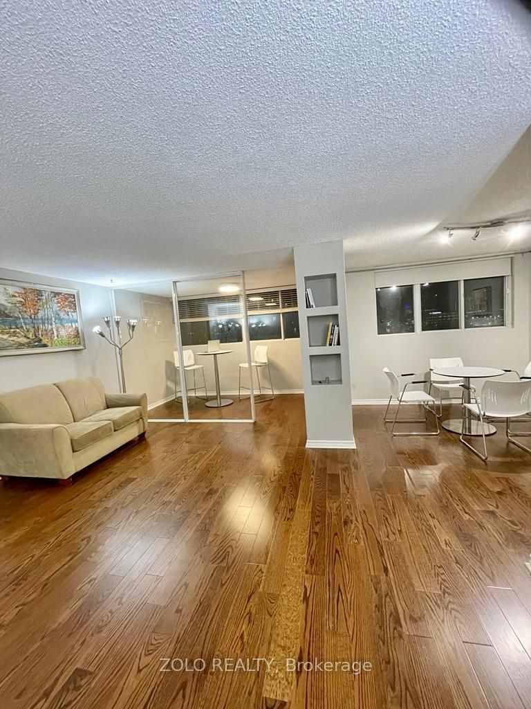 3700 Kaneff Cres, #802