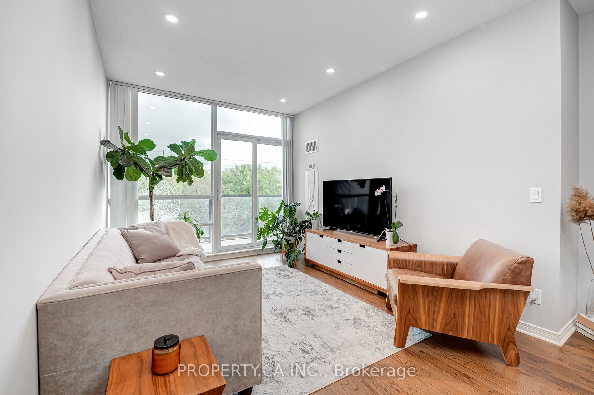 2230 Lake Shore Boulevard W, #204